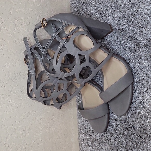 Gray Heels - Picture 2 of 6
